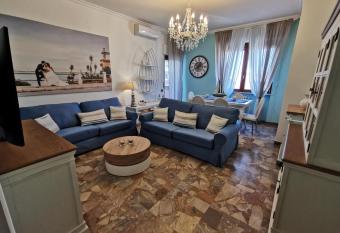 Appartamento Miramare allows 18 year olds to book a room