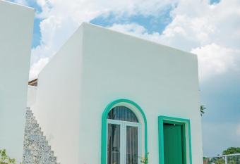 Ubu Villa Gito Gati - 4 Bedrooms Villa near Yogyakarta City Center has Balcony rooms