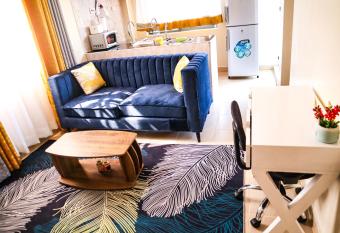 Tom Mboya Estate - Fast WI-FI, Netflix and Parking 1Br Apartment in Kisumu Town allows 18 year olds to book a room