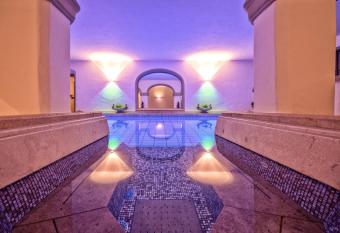 Hotel Hirsch has Balcony rooms