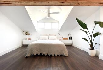 Luxury Pintoreria Vitoria allows 18 year olds to book a room