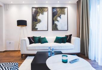 Majestic Apartment has Balcony rooms