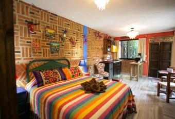 Majikal B&B - Alebrijes has Balcony rooms