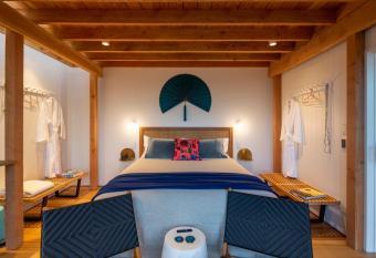 Brassed Off Modern Arrowtown Studio has Balcony rooms