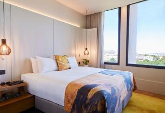 Crystalbrook Kingsley allows 18 year olds to book a room