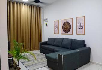 Kyra s Homestay Melaka has Balcony rooms