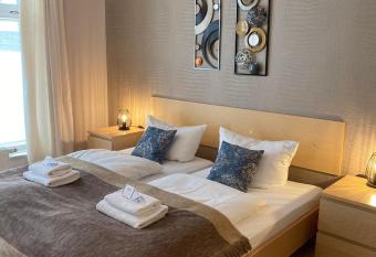 Hotel-Pension Mandy - Adults Only allows 18 year olds to book a room