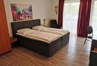 Zur M  hle has Balcony rooms