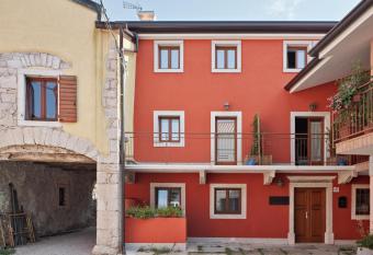 Crocevia - Locanda carsica contemporanea has Balcony rooms