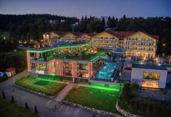 Angerhof Sport- u. Wellnesshotel has Balcony rooms