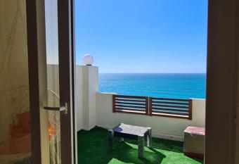 Hyat Hostel & Suites allows 18 year olds to book a room