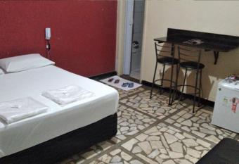 O  sis hotel allows 18 year olds to book a room