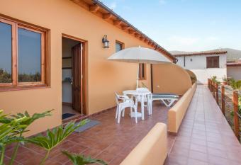 Casa Quemahierro 2 has Balcony rooms