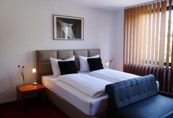 Parkhotel Bergheim allows 18 year olds to book a room