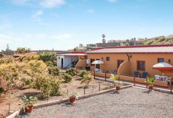 Casa Quemahierro 1 has Balcony rooms