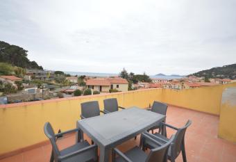 Trilocale Loredana has Balcony rooms