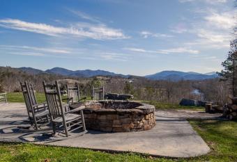 Cozy Cades Cove Condo with Community Pool has Balcony rooms