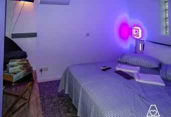 B 2 Luxury Suite Acropolis view Athens privat Jacuzzi has rooms with a private hot tub