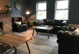 Rostrevor Mountain Lodge  allows 18 year olds to book a room