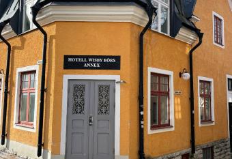 B  rsen Annex allows 18 year olds to book a room