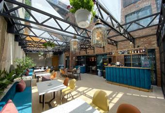 About Sololaki allows 18 year olds to book a room