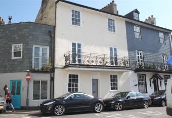 Millpool House allows 18 year olds to book a room