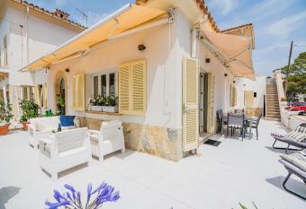 Villa Bambu has Balcony rooms