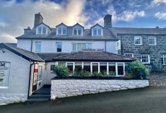 Castle Cottage Inn allows 18 year olds to book a room