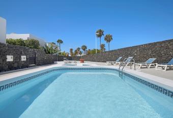 Villa Ventolera has Balcony rooms