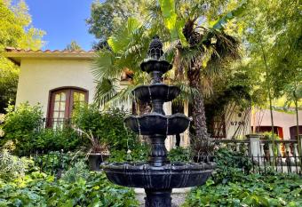 The GUEST HOUSE TROPICAL VILLA HI has Balcony rooms