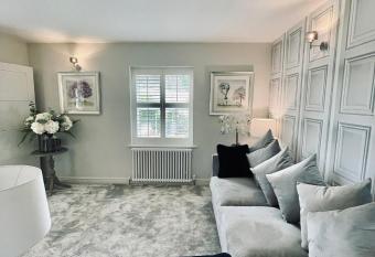 Cotswold Chic Retreats  allows 18 year olds to book a room