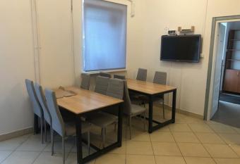 Kwatery Mi  sk Mazowiecki allows 18 year olds to book a room