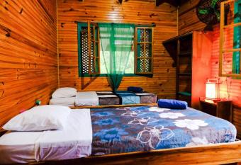 Aldina s Guest House has Balcony rooms