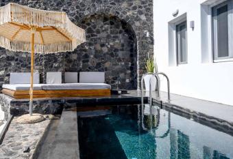 Deep Earth Villas allows 18 year olds to book a room