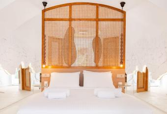 Faos Exclusive Suites has rooms with a private hot tub