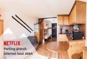 L   crin du Vernon has Balcony rooms