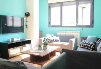 PISO EN LEON A 2km CASCO HIST  RICO DESAYUNO INC has Balcony rooms