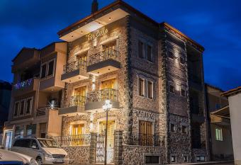 Tr  s Belle has Balcony rooms