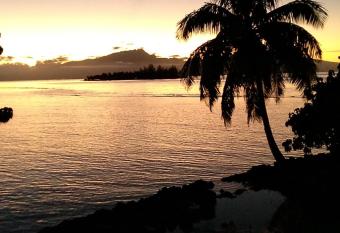 Bungalow blue lagon waterfront allows 18 year olds to book a room