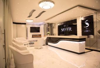 Hotel Silver Guarne allows 18 year olds to book a room