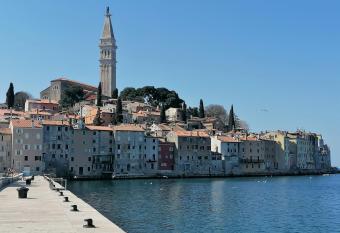 Apartment Cozy studio has Balcony rooms