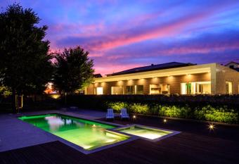 Solar Dos C  ceres has Balcony rooms