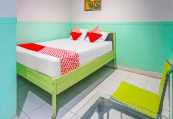 OYO 90856 Wisma Favorite Makassar allows 18 year olds to book a room