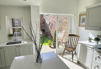 The Buckingham has Balcony rooms