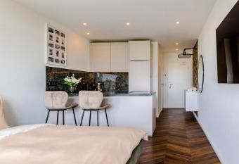 Apartment im Olympia Hotel Schilksee allows 18 year olds to book a room