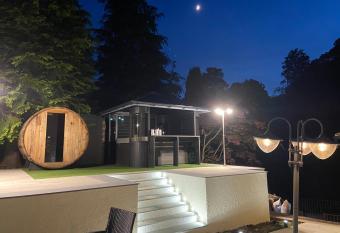 Kirkwirral Guest House - not self catering allows 18 year olds to book a room