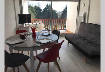 Plages et Centre Ville    pieds... has Balcony rooms