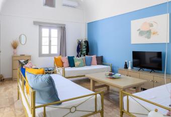 Aerno Home & Azul     me - Ahilli Slow Living has rooms with a private hot tub