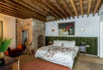 Two Wells Zimmer Suite allows 18 year olds to book a room