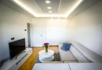 APARTMAN SIMIC - STAN NA DAN has Balcony rooms